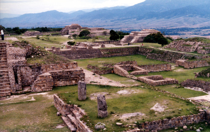 Монте-Альбан (исп. Monte Albán)  крупное доколумбовское поселение на юго-востоке Мексики